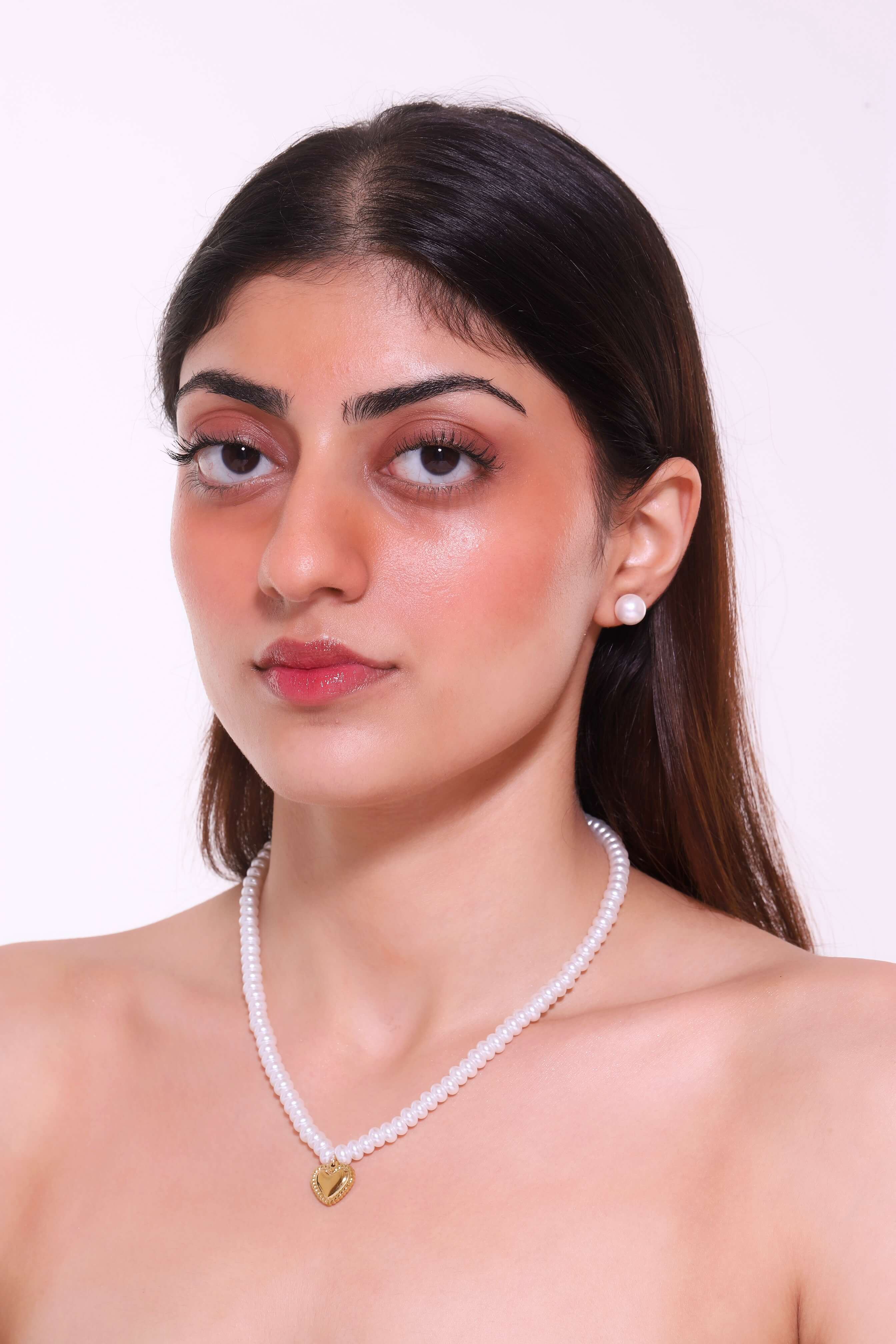 DAPHNE PEARL NECKLACE