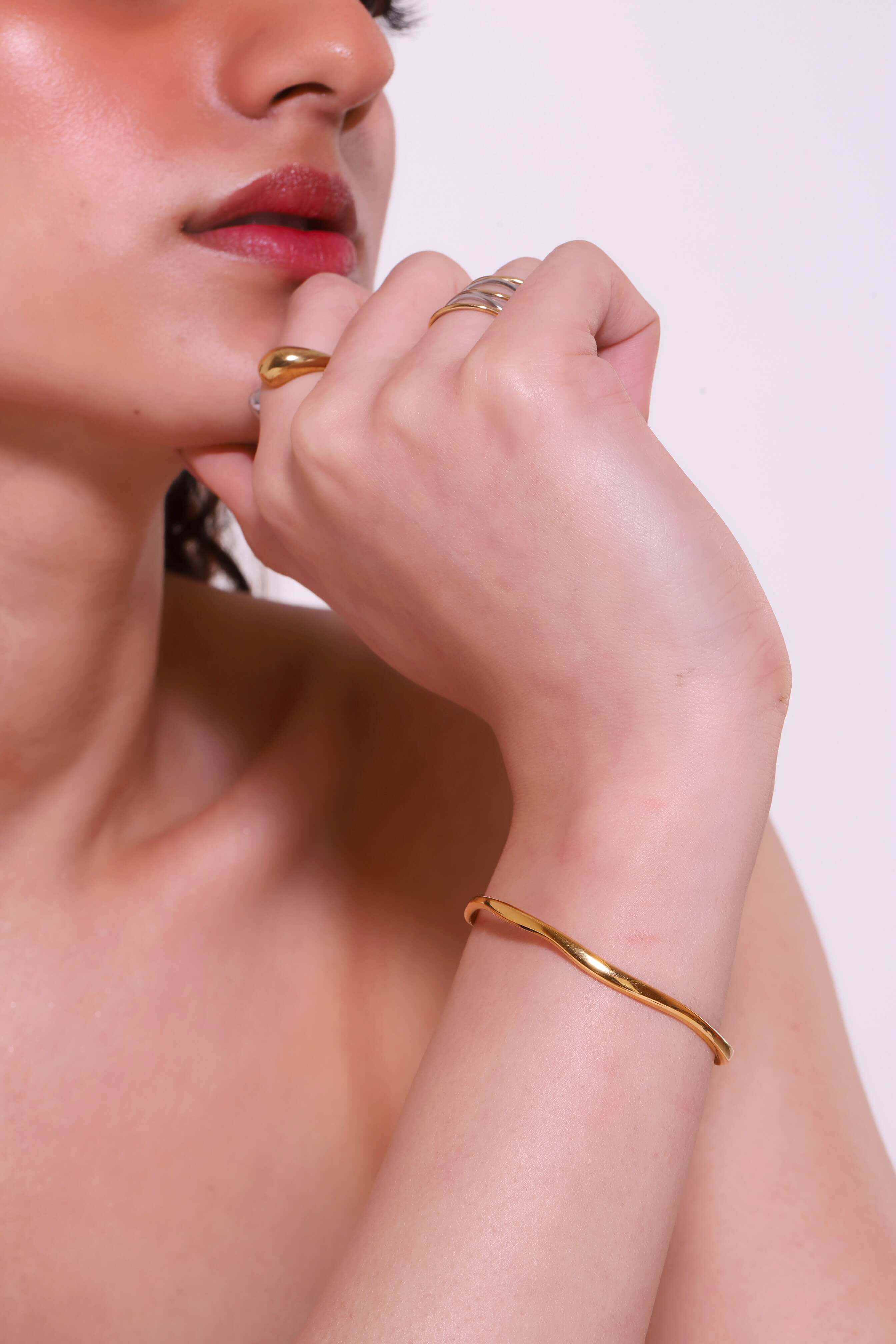 SIERRA BANGLE [GOLD]
