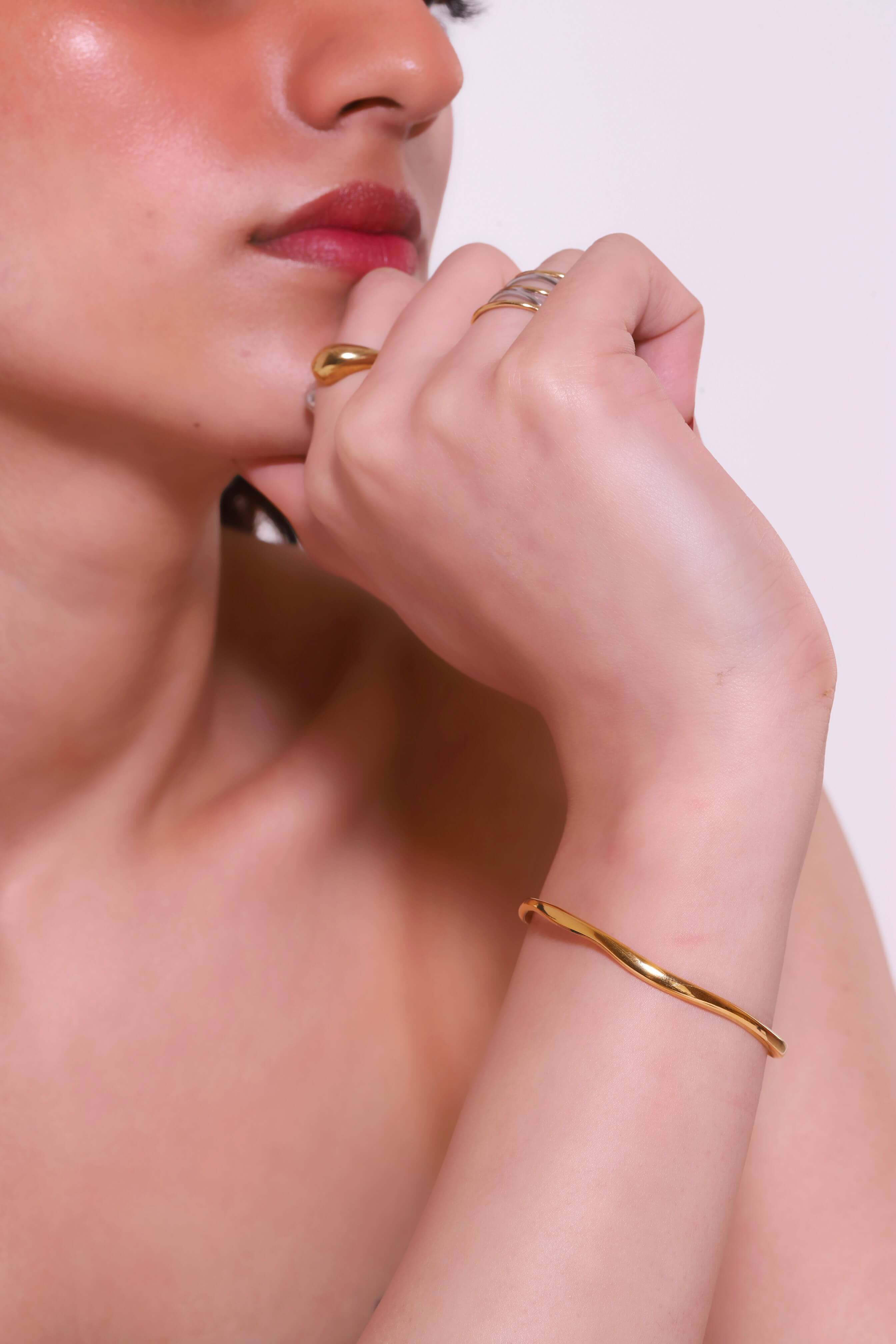 SIERRA BANGLE [GOLD]