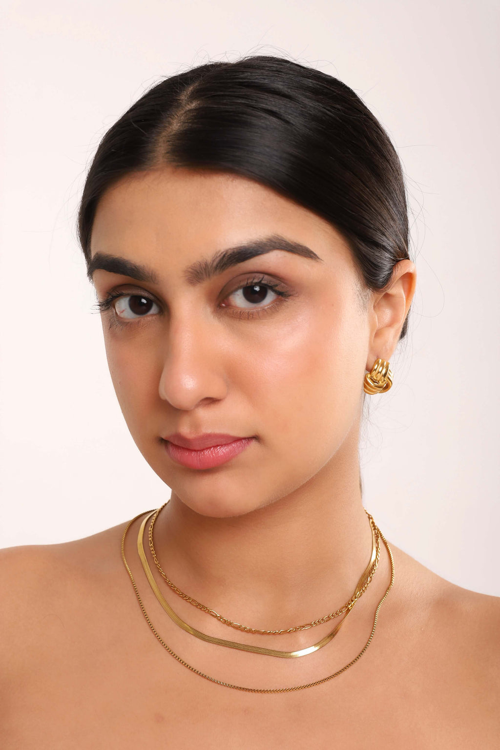 GENEVA KNOT STUDS