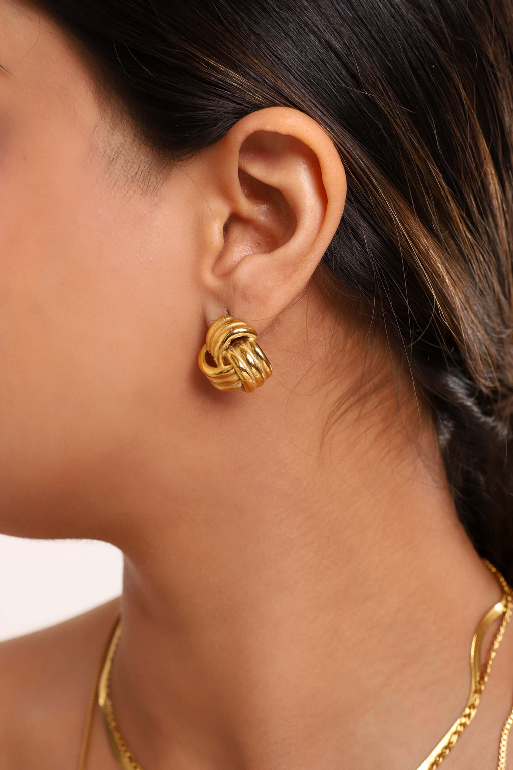 GENEVA KNOT STUDS
