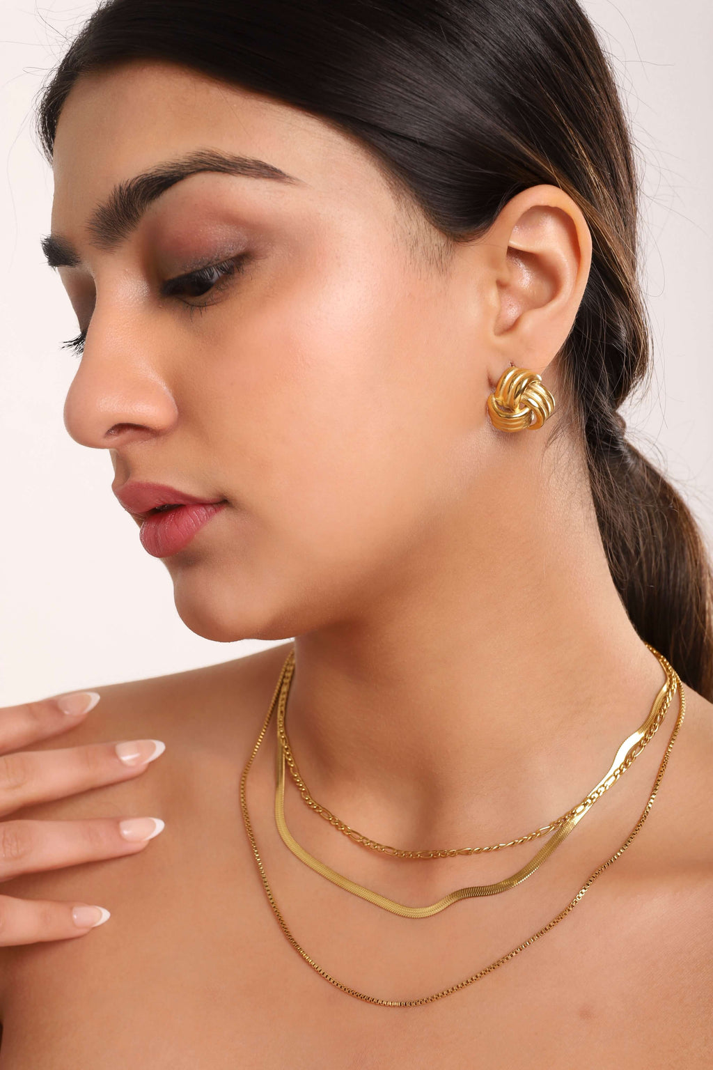 GENEVA KNOT STUDS