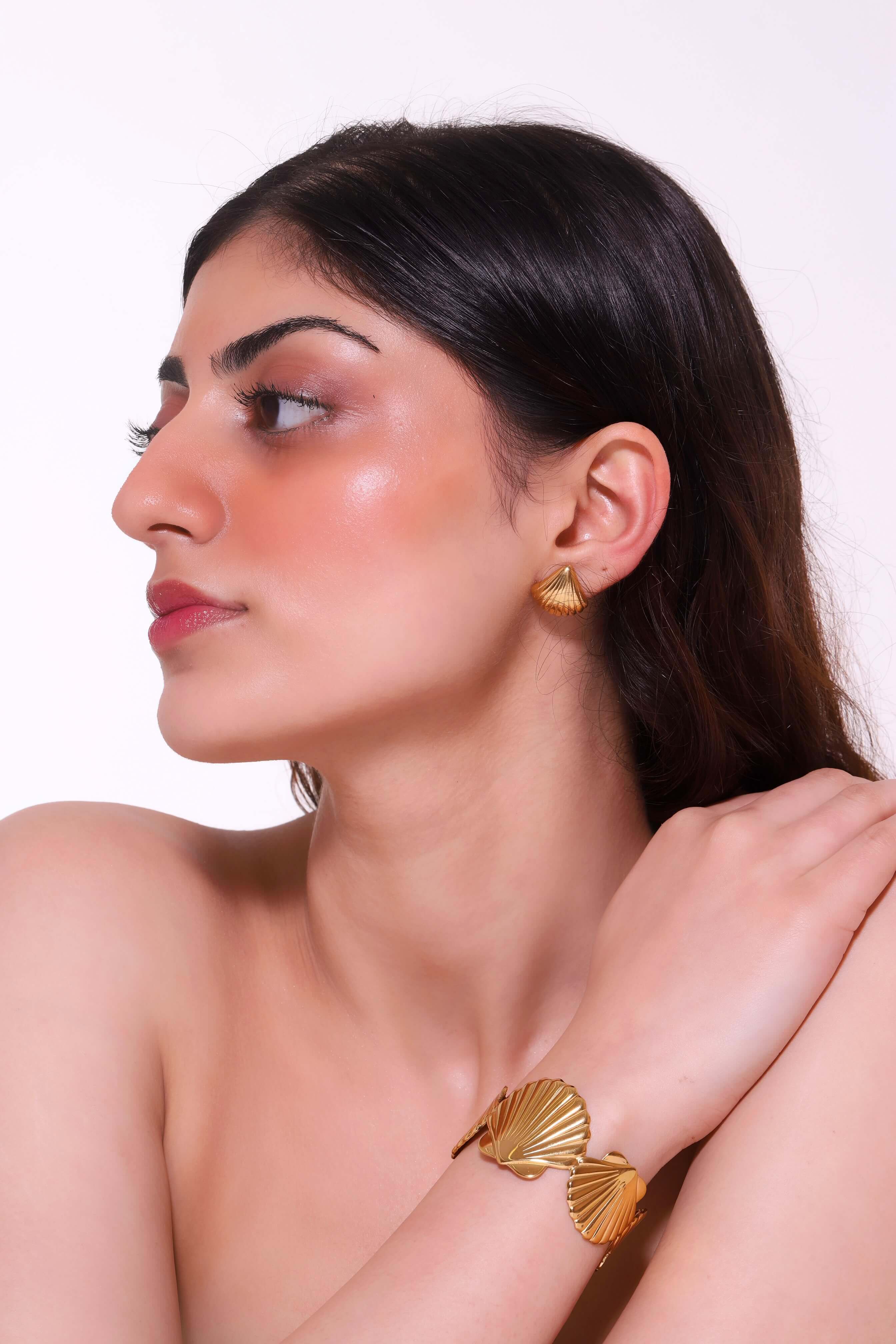 SHELL STUDS