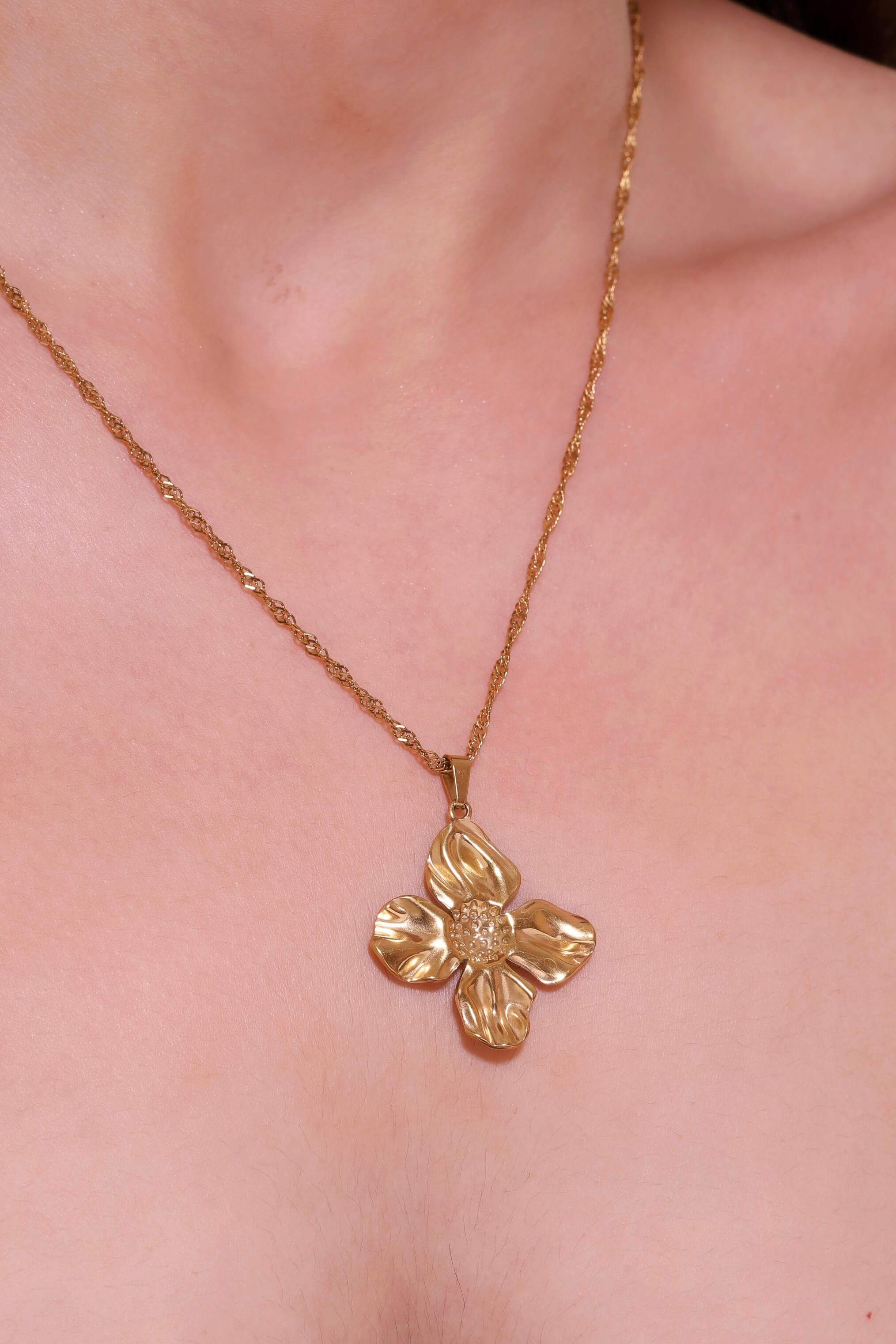 BLOOM NECKLACE